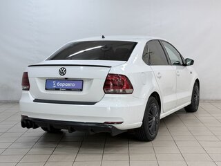 2016 Volkswagen Polo V Рестайлинг, белый, 938000 рублей, вид 4