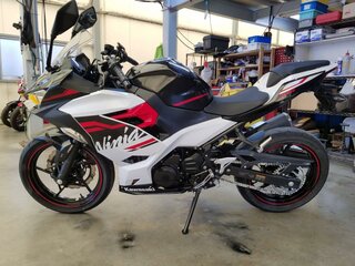 2019 Kawasaki Ninja 400, белый, 585000 рублей, вид 1