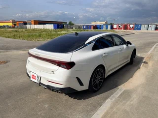 2021 Kia K5 III, белый, 3300000 рублей, вид 4