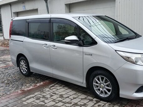 2015 Toyota Noah III (R80), серебристый, 1700000 рублей, вид 3