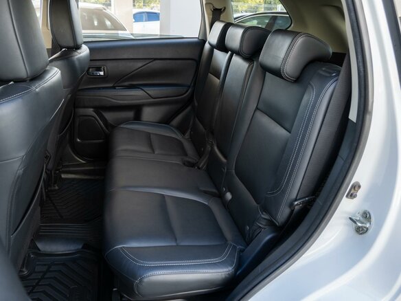2018 Mitsubishi Outlander III Рестайлинг 3, белый - вид 8