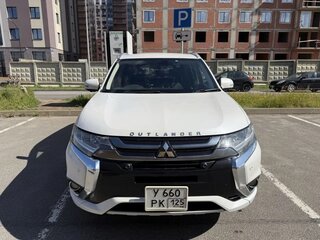 2015 Mitsubishi Outlander PHEV III Рестайлинг 2, белый, 2000000 рублей, вид 3