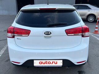 2016 Kia Rio III Рестайлинг, белый, 1000000 рублей, вид 3