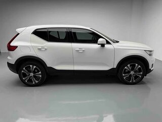 2022 Volvo XC40 I, белый, 3878000 рублей, вид 4