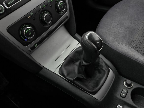 2013 Skoda Octavia II (A5) Рестайлинг, белый, 859000 рублей - вид 18