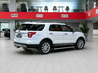 2017 Ford Explorer V Рестайлинг, белый, 2450000 рублей, вид 2