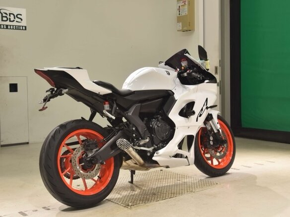 2023 Yamaha YZF-R7, белый, 849000 рублей - вид 4