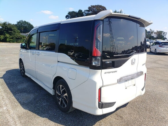 2021 Honda Stepwgn Spada V Рестайлинг, белый, 1576266 рублей - вид 4