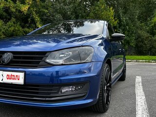 2018 Volkswagen Polo V Рестайлинг, синий, 1280000 рублей, вид 2