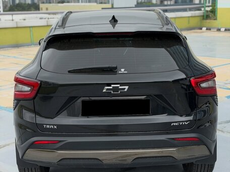 2023 Chevrolet Trax II, чёрный, 1780000 рублей, вид 5