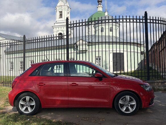 2014 Audi A1 I (8X), пурпурный - вид 3