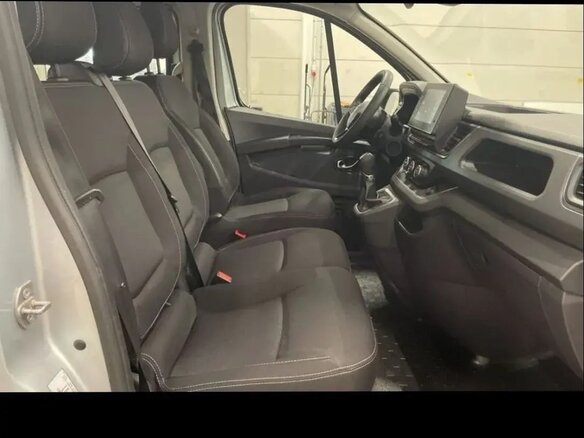 2023 Renault Trafic L2 III Рестайлинг, серебристый, 4342000 рублей - вид 7