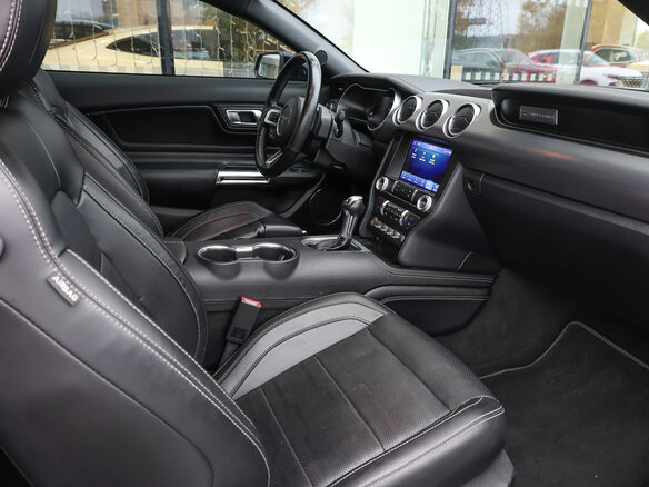 2022 Ford Mustang VI Рестайлинг, чёрный, 3750000 рублей - вид 9
