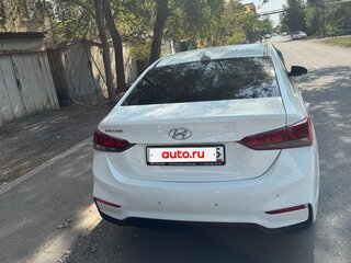 2017 Hyundai Solaris II, белый, 850000 рублей, вид 4