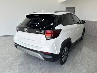 2022 Toyota Yaris L X XP150 Рестайлинг, белый, 1230000 рублей, вид 4