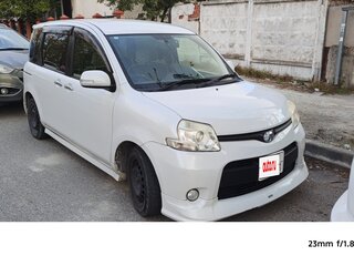 2013 Toyota Sienta I Рестайлинг 2, белый, 930000 рублей, вид 4