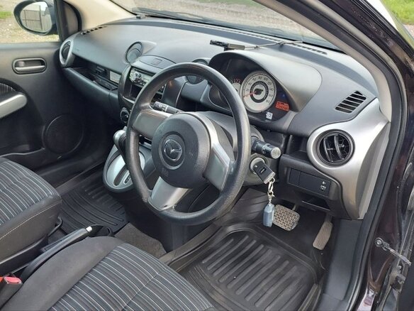 2011 Mazda Demio III (DE), пурпурный, 660000 рублей - вид 7