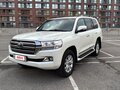 2016 Toyota Land Cruiser 200 Series Рестайлинг 2, белый - вид 1