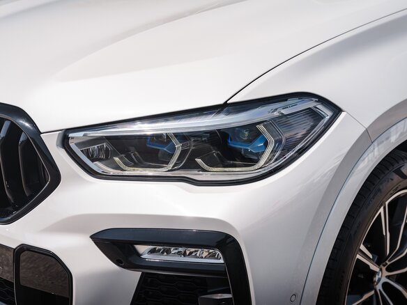 2020 BMW X6 40i III (G06), белый, 7499900 рублей - вид 29