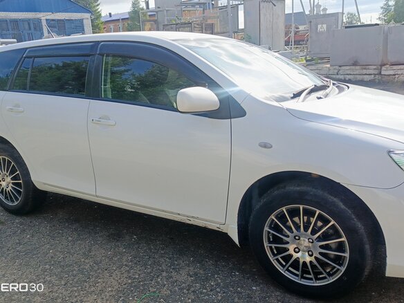 2010 Toyota Corolla Fielder X (E140, E150) Рестайлинг, белый, 850000 рублей - вид 5