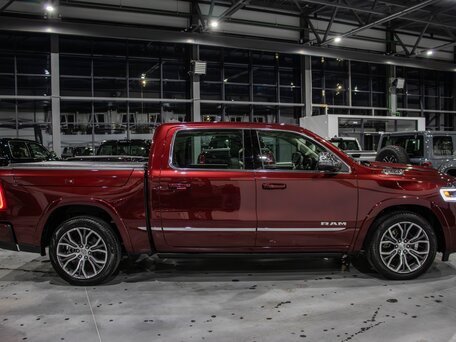 2025 Ram 1500 Crew Cab V Рестайлинг, пурпурный, 9890000 рублей, вид 4