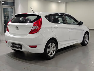 2013 Hyundai Solaris I, белый, 670000 рублей, вид 5