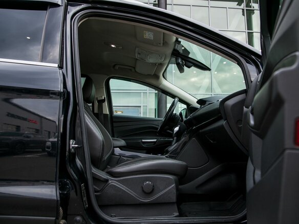 2017 Ford Kuga II Рестайлинг, чёрный, 1650000 рублей - вид 10