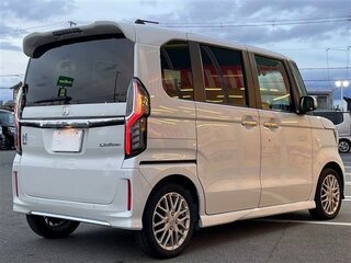 2022 Honda N-BOX II Рестайлинг, белый, 695000 рублей, вид 5