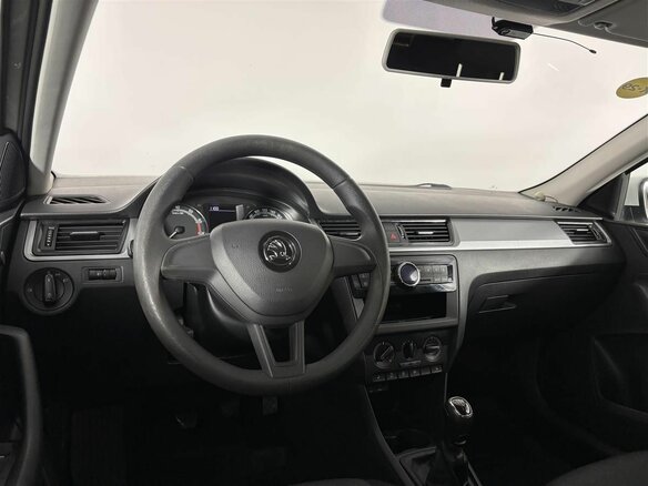 2018 Skoda Rapid I Рестайлинг, белый, 1055000 рублей - вид 8
