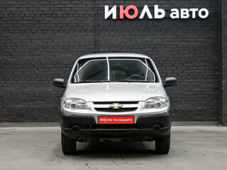 2017 Chevrolet Niva I Рестайлинг, серебристый, 750000 рублей, вид 2
