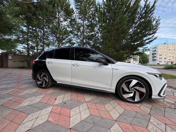 2023 Volkswagen Golf GTI VIII, белый - вид 2