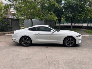 2018 Ford Mustang VI Рестайлинг, белый, 1500000 рублей, вид 4