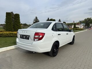 2026 Lada (ВАЗ) Granta I Рестайлинг, белый, 775000 рублей, вид 4