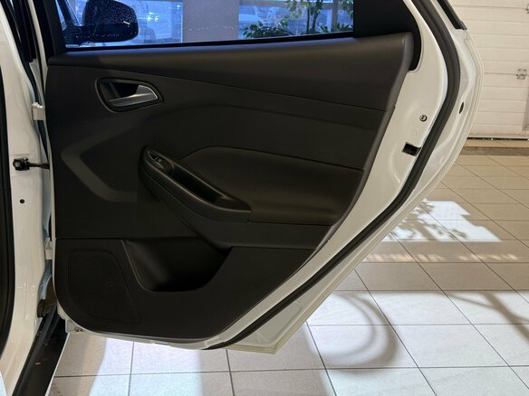 2014 Ford Focus III, белый, 1050000 рублей - вид 16