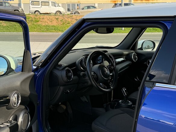 2019 Mini Hatch Cooper III (F55/F56) Рестайлинг, синий - вид 15