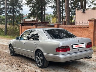 1996 Mercedes-Benz E-Класс 230 II (W210, S210), серебристый, 183000 рублей, вид 3