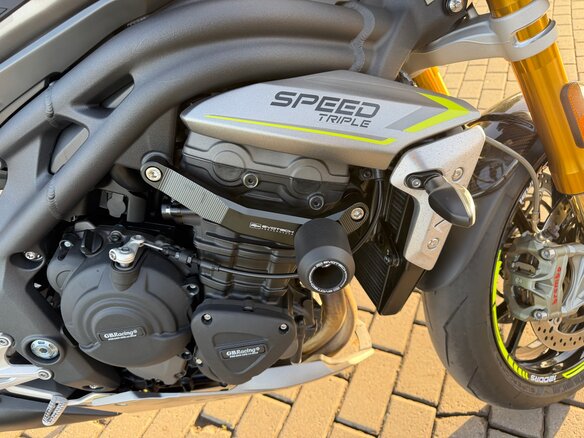2024 Triumph Speed Triple, серый, 1600000 рублей - вид 8
