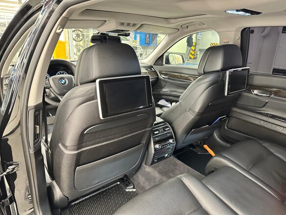 2012 BMW 7 серии Long 740Li xDrive V (F01/F02/F04) Рестайлинг, чёрный, 1550000 рублей - вид 9