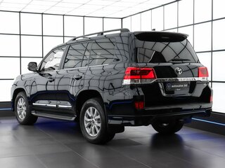 2016 Toyota Land Cruiser 200 Series Рестайлинг 2, чёрный, 5099000 рублей, вид 4