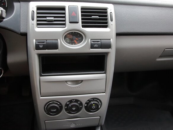 2012 Lada (ВАЗ) Priora I, белый, 550000 рублей - вид 13