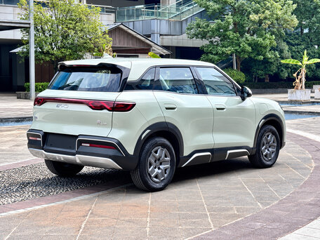 2025 BYD Yuan Up 32 kWh, серебристый, 1560000 рублей, вид 4