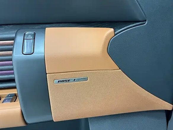 2026 Audi E7X, чёрный - вид 11