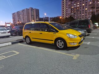 2014 Ford Galaxy II Рестайлинг, жёлтый, 600000 рублей, вид 3