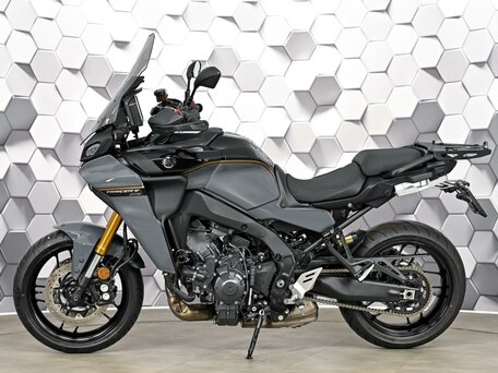 2024 Yamaha MT-09 Tracer (FJ-09), серый, 1639000 рублей, вид 4