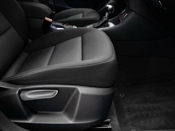 2015 Audi Q3 I (8U) Рестайлинг, голубой, 2125000 рублей - вид 25