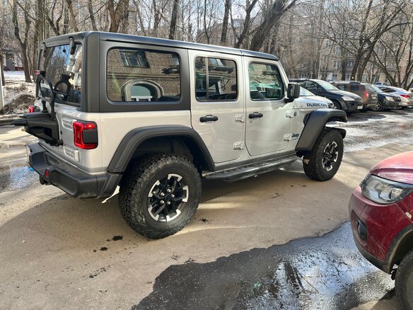 2024 Jeep Wrangler 4xe IV (JL) Рестайлинг, серебристый, 5999999 рублей - вид 12