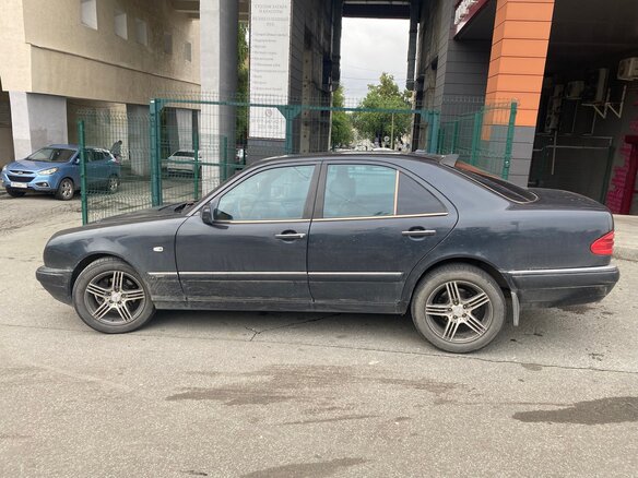 1999 Mercedes-Benz E-Класс 280 II (W210, S210), синий, 495000 рублей - вид 3