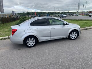 2013 Chevrolet Aveo II, серебристый, 505000 рублей, вид 5