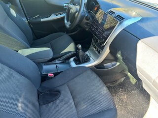 2011 Toyota Corolla X (E140, E150) Рестайлинг, чёрный, 770000 рублей, вид 5
