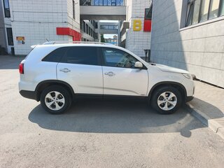 2013 Kia Sorento II Рестайлинг, серебристый, 1500000 рублей, вид 2